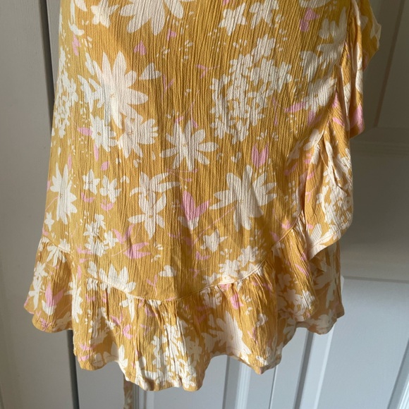 Billabong | Wrap and Roll Dress. Floral. Ruffles. NWT. Size Small. Feminine - Picture 2 of 7
